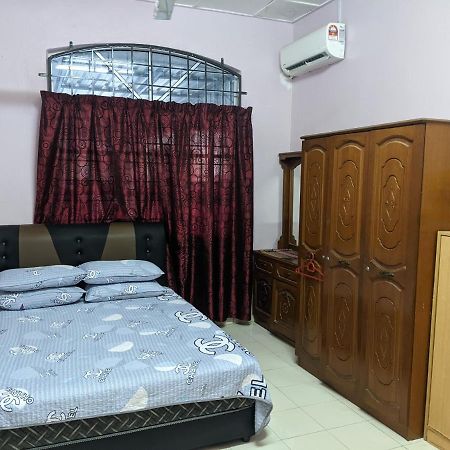 Aryani Homestay Kampong Kelemak Exterior photo