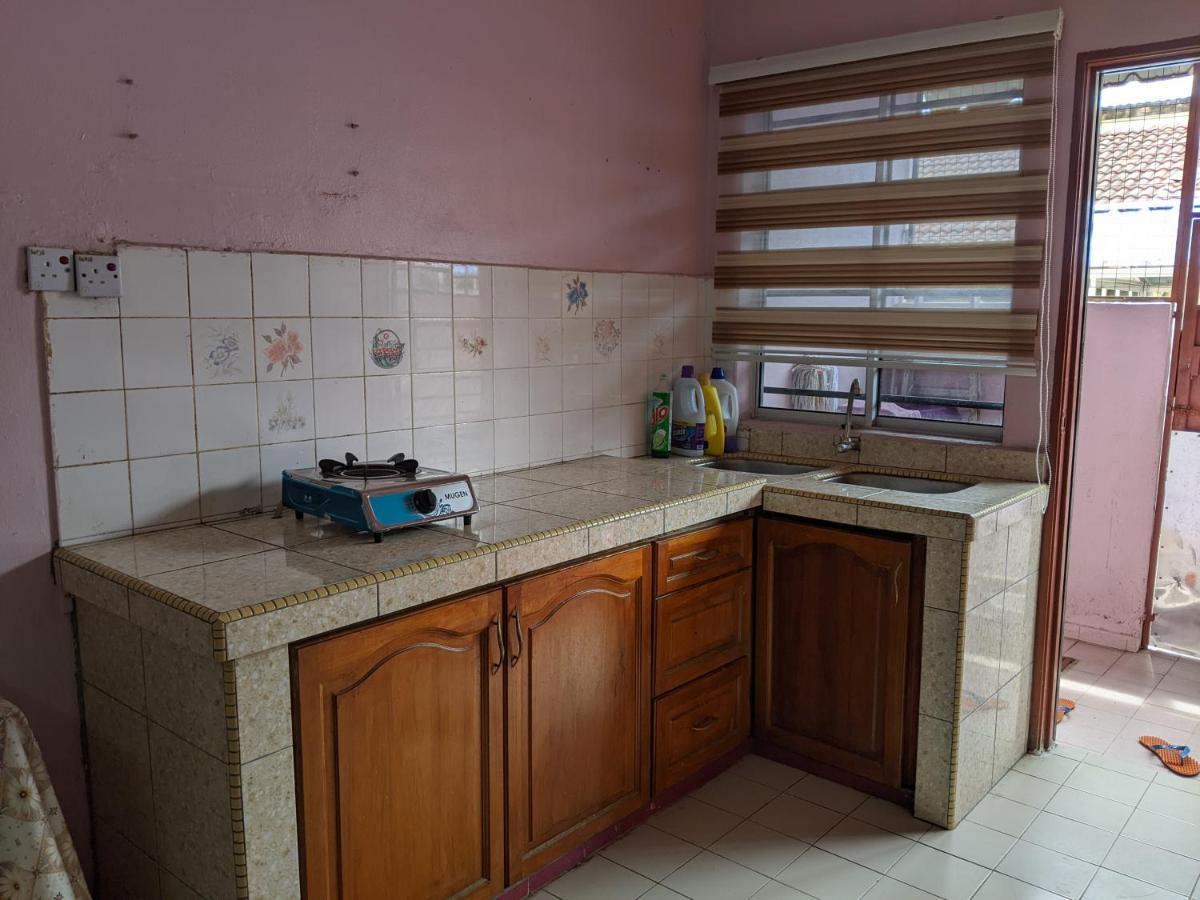 Aryani Homestay Kampong Kelemak Room photo