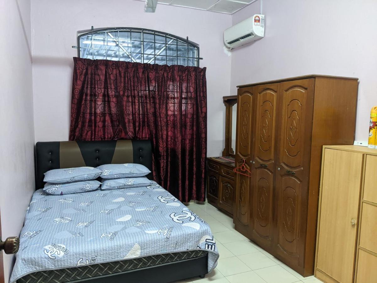 Aryani Homestay Kampong Kelemak Exterior photo